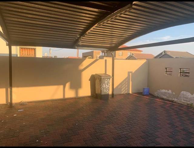 2 BEDROOM PROPERTY TO RENT IN FLEURHOF